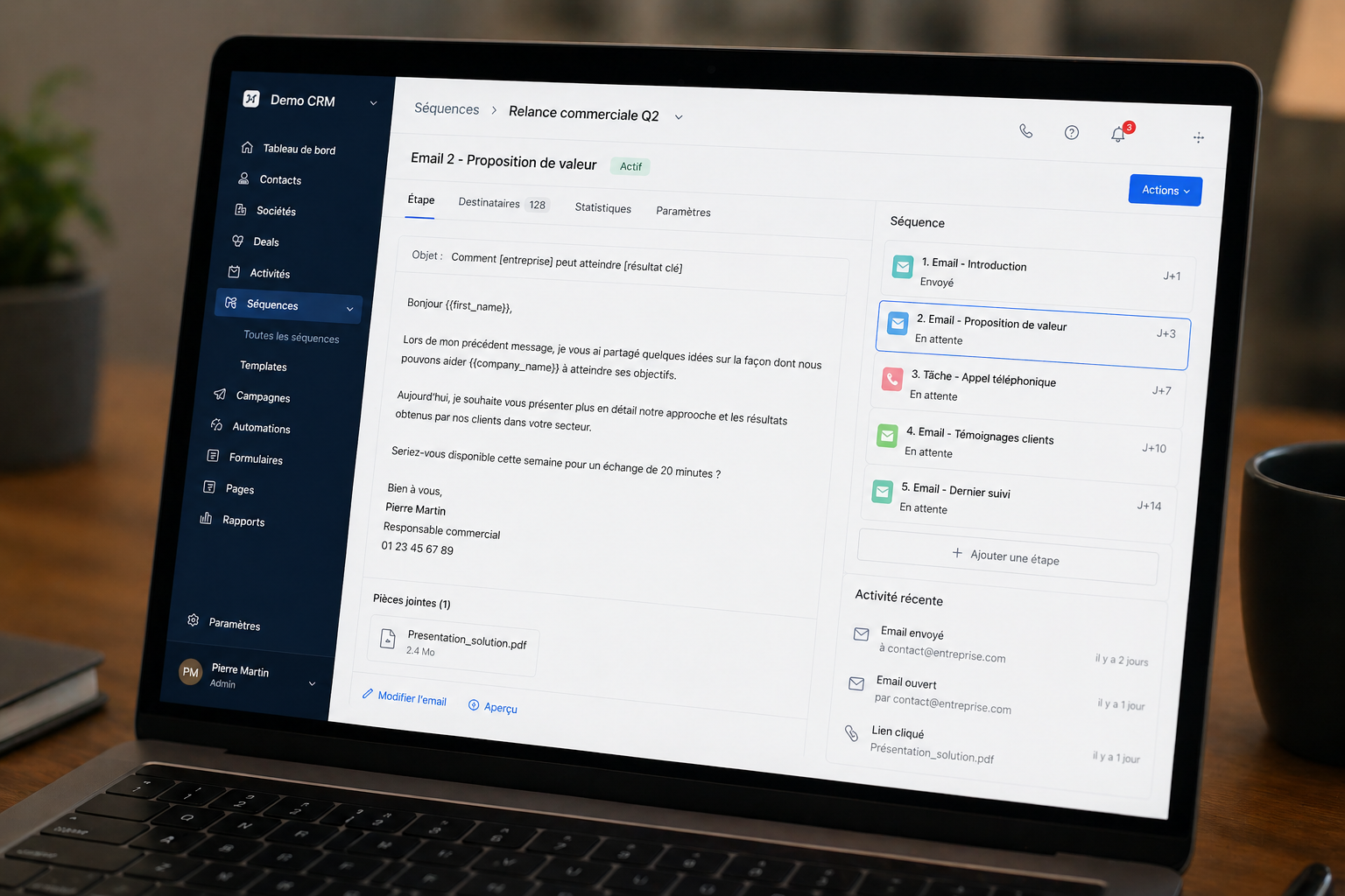 Interface CRM avec sequence de nurturing B2B active - email de proposition de valeur en cours de redaction avec 5 etapes planifiees introduction, proposition, appel telephonique, temoignages, suivi - systeme de relance commerciale automatise qui maintient le lien avec les prospects sur 14 jours sans intervention manuelle